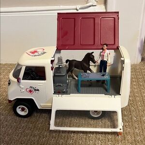 Schleich Veterinary Toy Truck with Hanoverian foal and Vet Figure